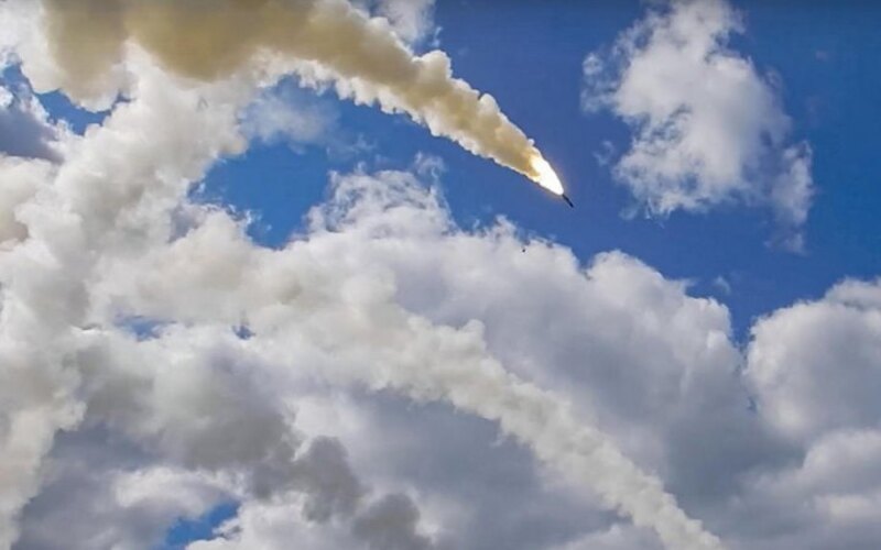 Уламки однієї ракети впали у Хмельницькому районі та спричинили пожежу
