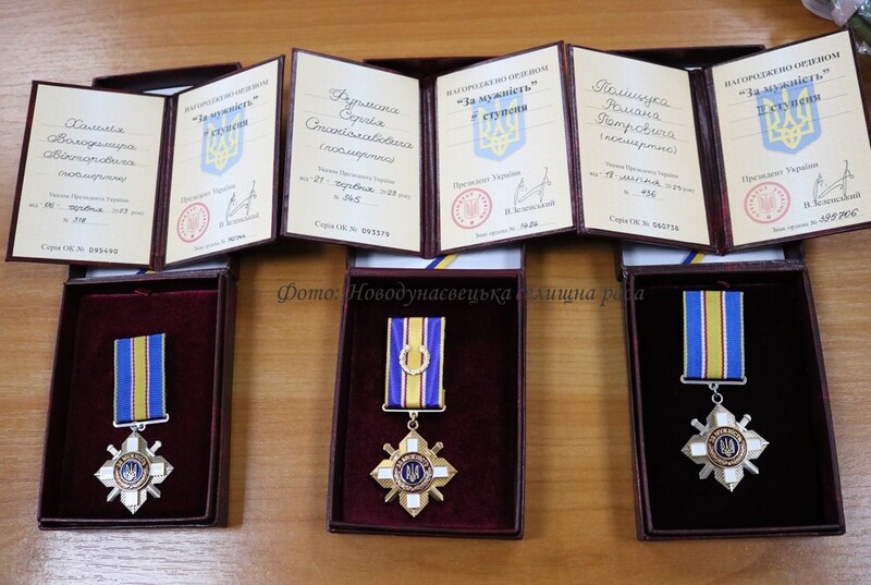 Згідно з Указами президента України державними нагородами посмертно відзначено трьох захисників