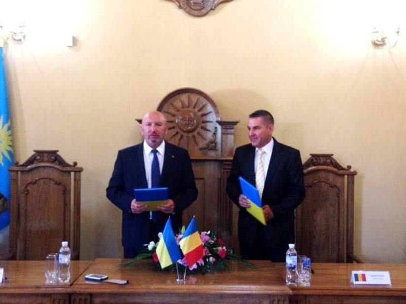 Михайло Сімашкевич підписав договір про співпрацю з мером румунського міста