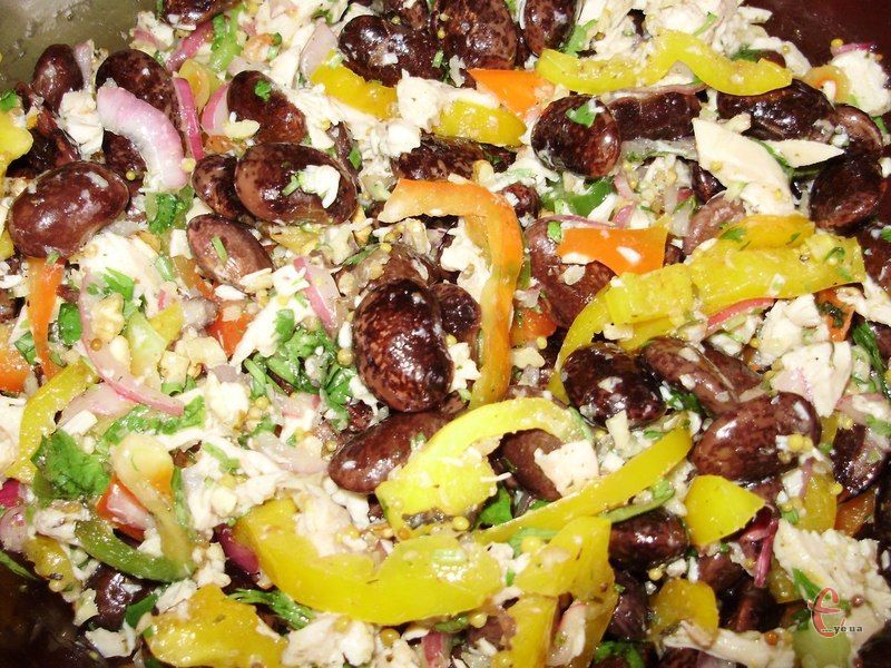 Цікава особливість цього салату – до кінця застілля він стає ще смачнішим!