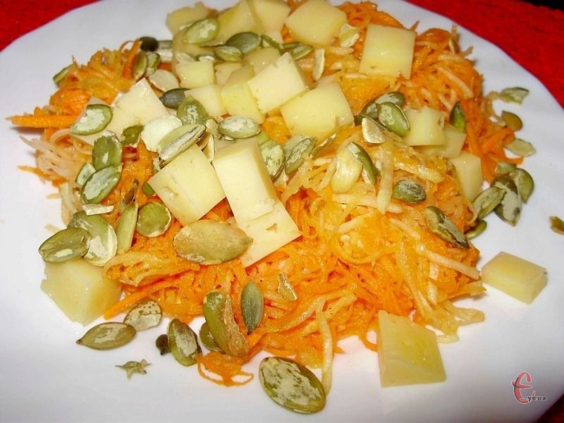 Смажене насіння — незвичний, але дуже корисний інгредієнт салату. 