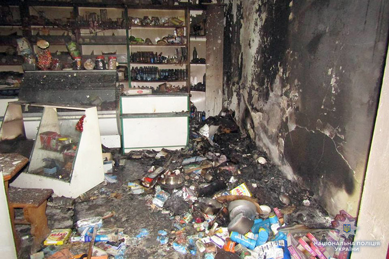 Щоб приховати сліди крадіжки, підозрювані підпалили магазин