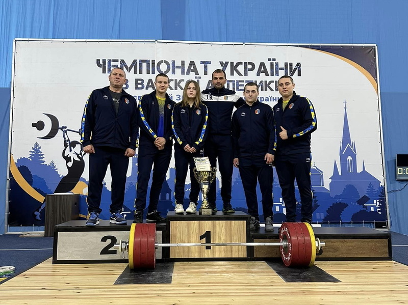 Троє важкоатлетів із Волочиська стали призерами чемпіонату України, допомігши своїми здобутками посісти збірній Хмельниччини перше загальнокомандне місце серед чоловіків