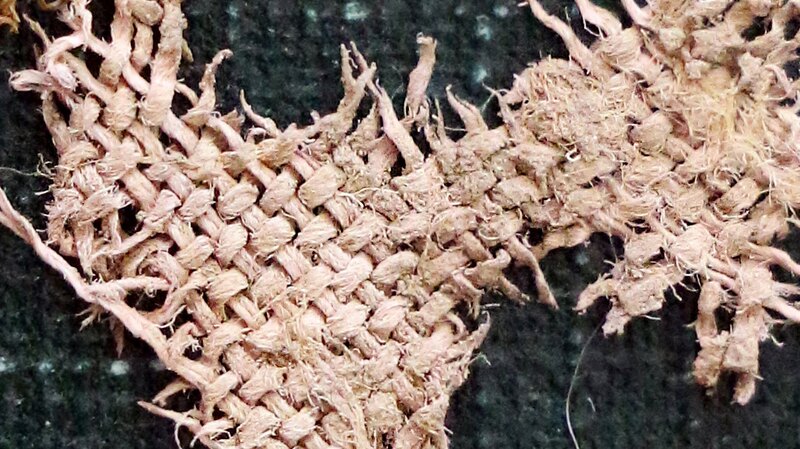 Фрагмент тканини трипільської епохи настільки унікальний, що постійно перебуває у сховищі