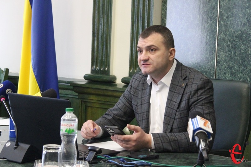 Міський голова днями підписав розпорядження про відзначення 12 представників молодіжного руху Хмельницького
