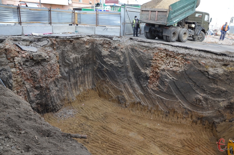 Знахідки виявили під час археологічного нагляду за копанням котловану під забудову на вулиці Староміській