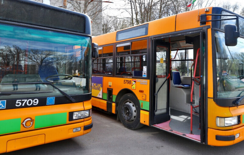 37 автобусів італійське місто Мілан надає українським містам в якості гуманітарної допомоги