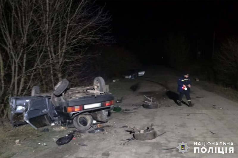 Внаслідок аварії поблизу села Томашівка загинули 24-річний водій і 32-річна пасажирка автомобіля «ВАЗу»