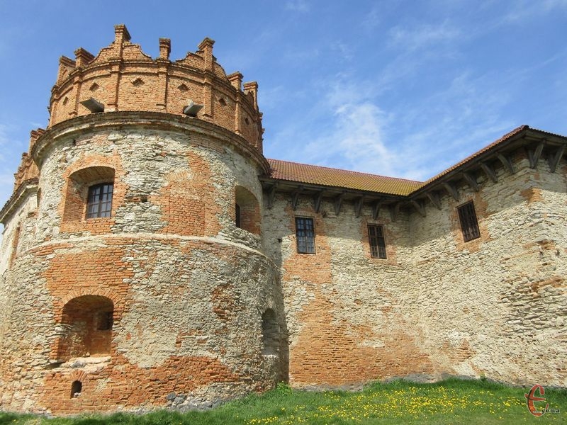 У січні 1561 року невеличке село Коліщинці перейшло у власність князя Василя Костянтиновича Острозького
