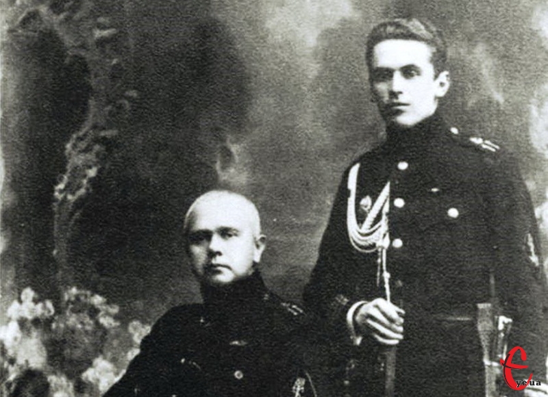 Командир дивізії морської піхоти М. Білінський та його помічник С. Шрамченко в одностроях 1-го Гуцульського полку морської піхоти, 1919 рік