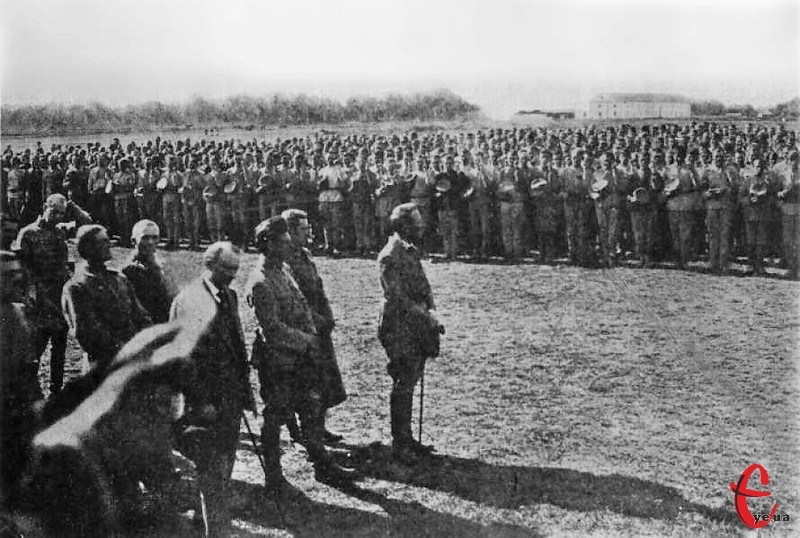 Присяга новобранців-січовиків у Старокостянтинові в присутності Симона Петлюри, 1919 рік 