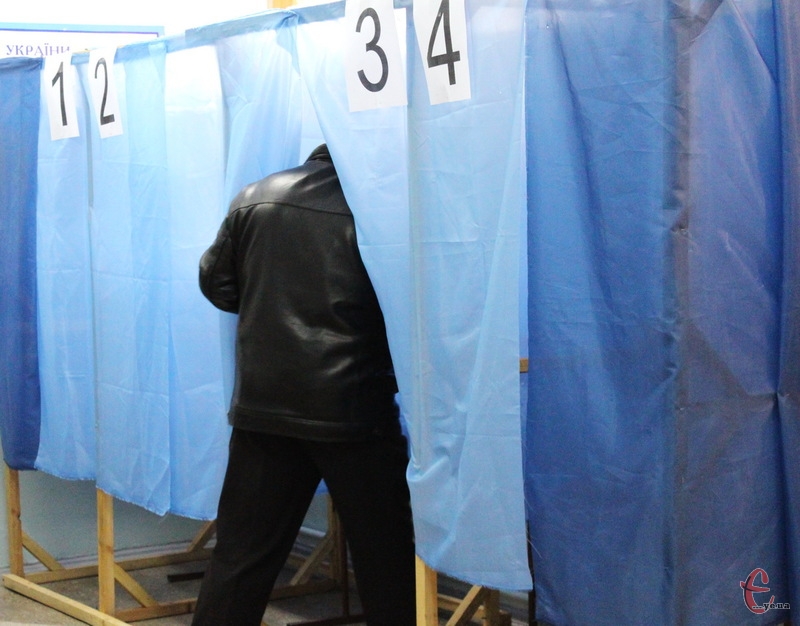 Вибори голів районих рад на Хмельниччині відбувалися шляхом таємного голосування