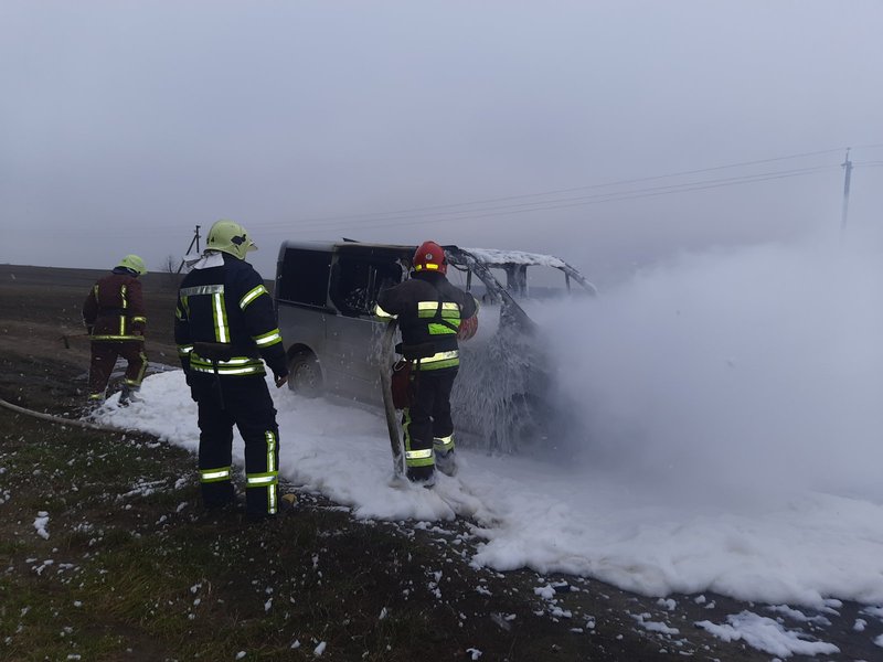 Рятувальники ліквідували пожежу автомобіля