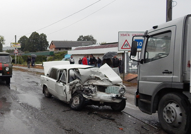 Внаслідок ДТП водій автомобіля «ВАЗ 2101» загинув на місці події