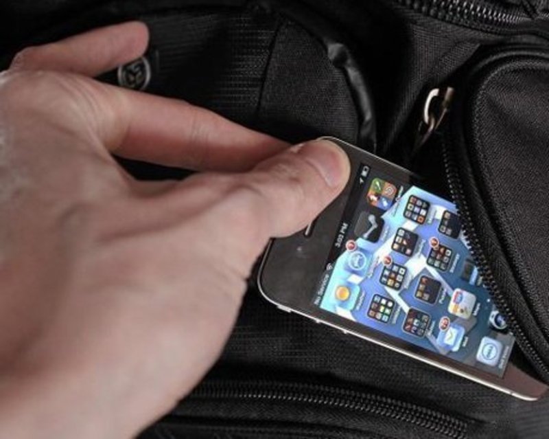 Для досвідчених крадіїв не важко витягнути з кишені жертви гаманець чи телефон