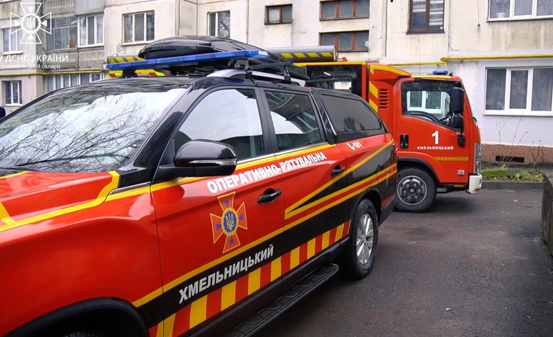 Рятувальники вчасно повідомили про пожежу, завдяки чому їм вдалося врятувати жінку