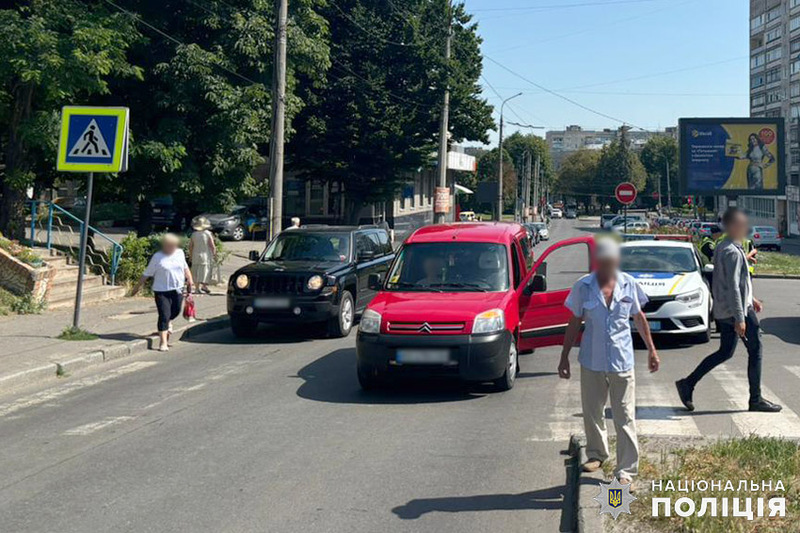 У Хмельницькому водій наїхав на пенсіонерку, яка переходила дорогу по пішохідному переходу