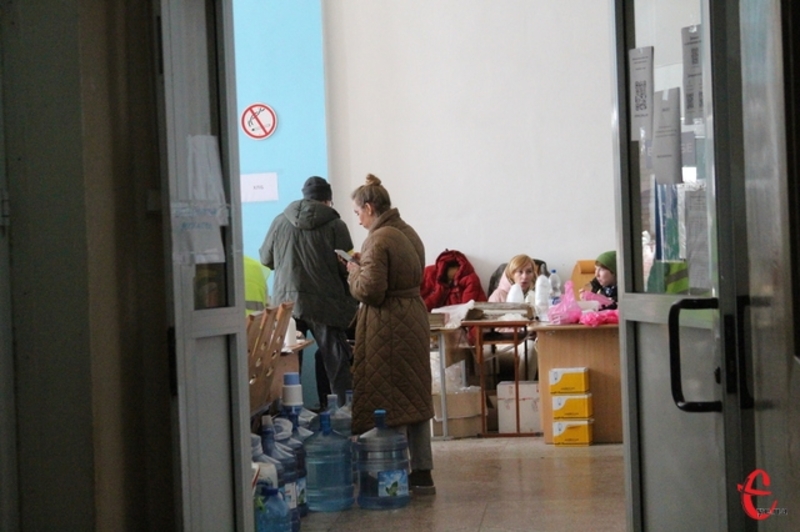 Хмельничани продовжують допомагати українцям, які вимушено залишили свої домівки через російську агресію