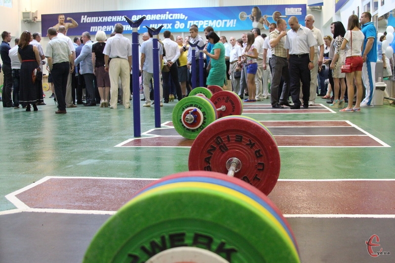 Сотні спортсменів зібралися в Хмельницькому, щоб поборотися за нагороди чемпіонату України з важкої алтетики