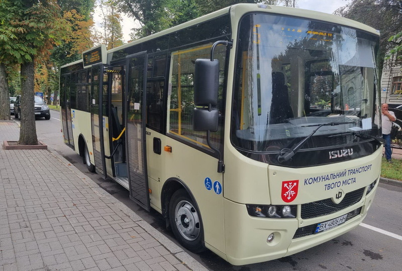 Маршрут обслуговує два нових комунальних автобуси марки «Ісудзу»