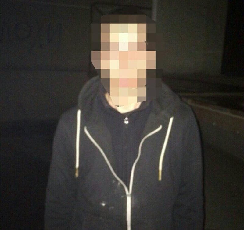 У Хмельницькому затримали молодика, який викрадав номерні знаки і вимагав за них викуп