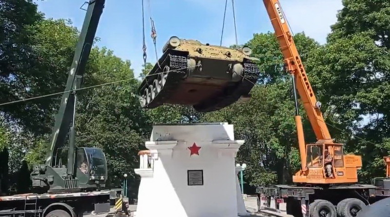 Танк «Т-34» у сквері Танкістів стояв з 1947 року