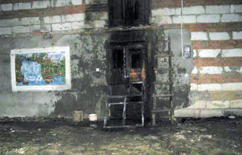 Чоловіку, який підпалив вхідні двері будинку, загрожує від 3 років позбавлення волі