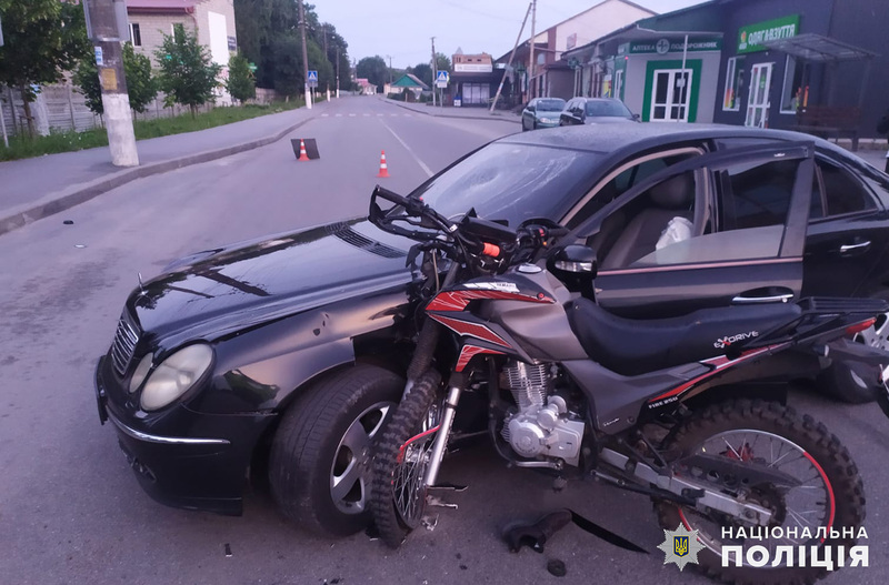 Внаслідок зіткнення численні травми отримала 15-річна пасажирка мотоцикла