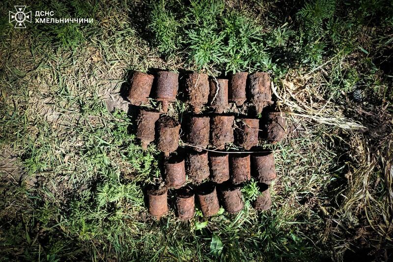 У Шепетівці на кладовищі було знайдено 22 ручні гранати Другої світової війни