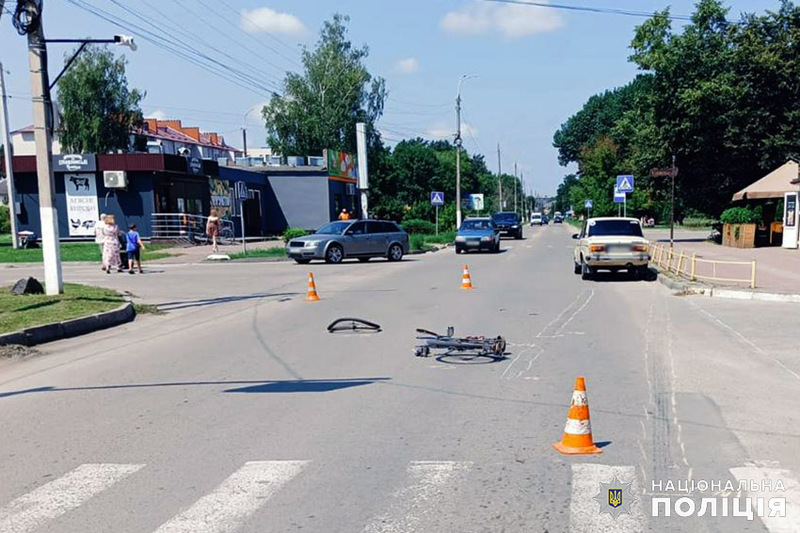 У Славуті сталася аварія за участі 70-річного велосипедиста та 21-річного водія автомобіля
