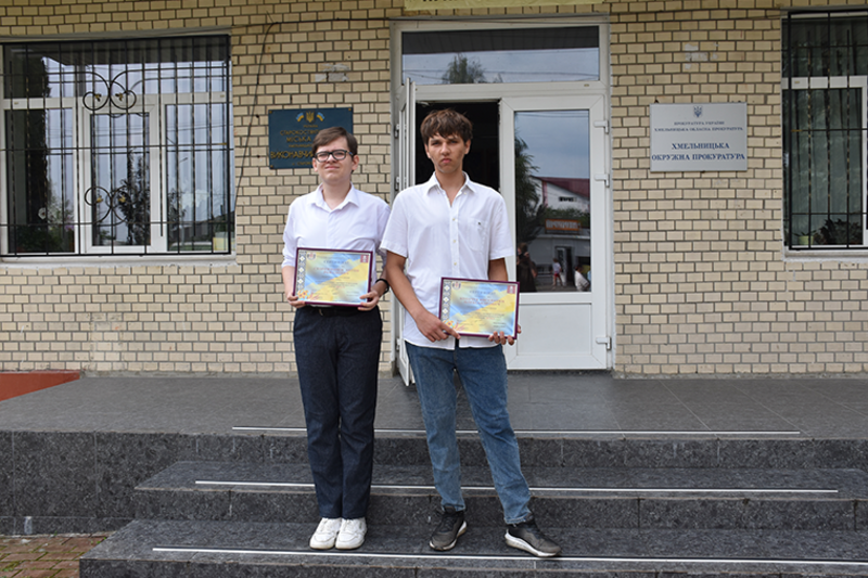Хлопцям вручили сертифікати на 5 тисяч гривень