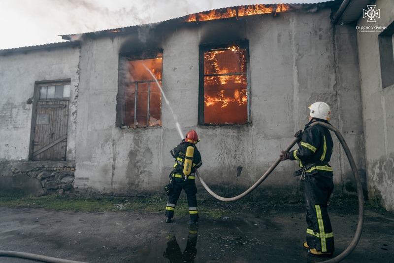За даними ДСНС, в усіх пожежах на Хмельниччині, які зафксували минулої доби, ніхто з людей не отримав травм