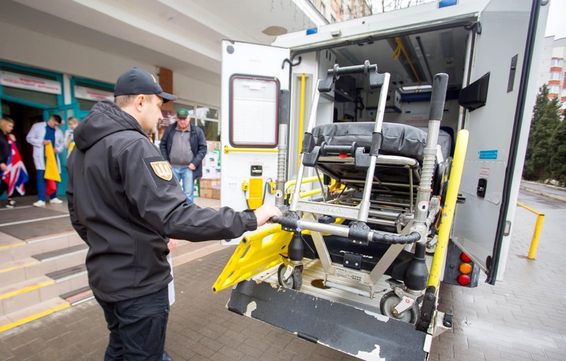 Медичний автомобіль передали для потреб міської дитячої лікарні