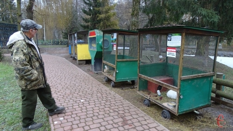 Доглядач за тваринами у зоокутку Володимир Шевчук каже: "Кому заважали ці тварини..."