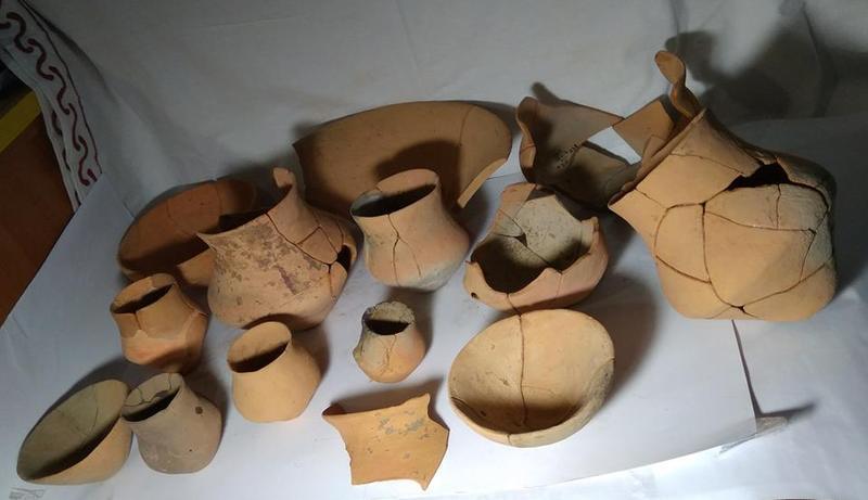 Глиняний посуд, який знайшли під час розкопок, передадуть до музею