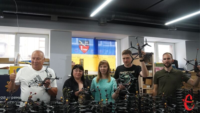 Волонтери створили понад 2 сотні дронів