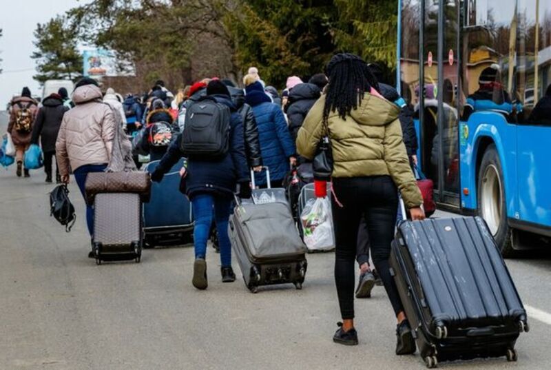 Нові правила та можливості для українських біженців за кордоном