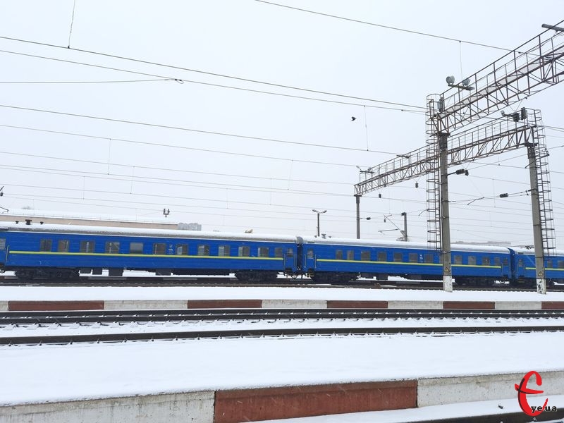 До зимових свят Укрзалізниця призначила ще декілька потягів, два з них курсуватимуть через Хмельницьку область