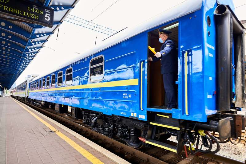 Нічним потягом «Буковина» також можна доїхати у столицю України