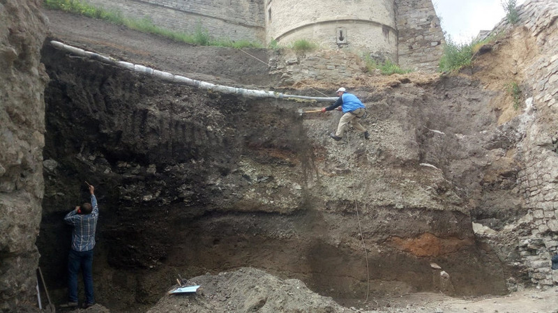 Незабаром на місці дослідження продовжаться протиаварійні роботи з відновлення пошкодженого муру замку