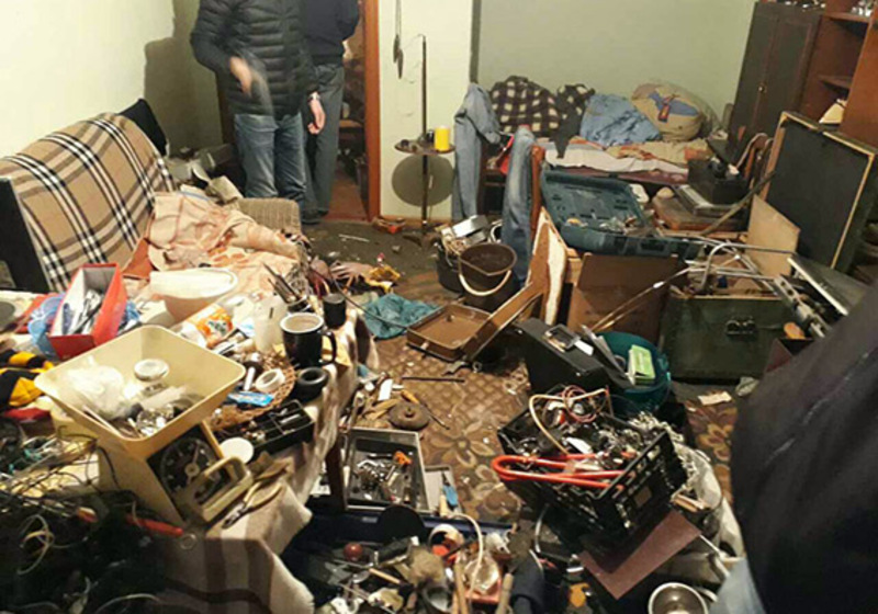 З квартири 35-річного зловмисника вилучили безліч крадених речей — від дивана до консервації