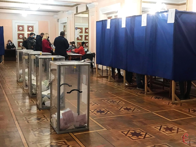 У законопроєкті прописали, які питання можна та не можна виносити на всеукраїнський референдум 
