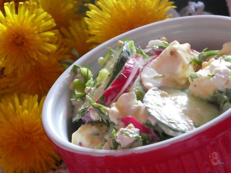Цей простий дієтичний салат порадує новими смаками та поєднаннями. 