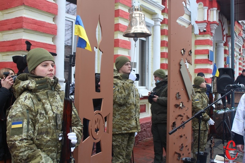 Відкриття меморіальної композиції приурочили відзначенню Дня Збройних Сил України