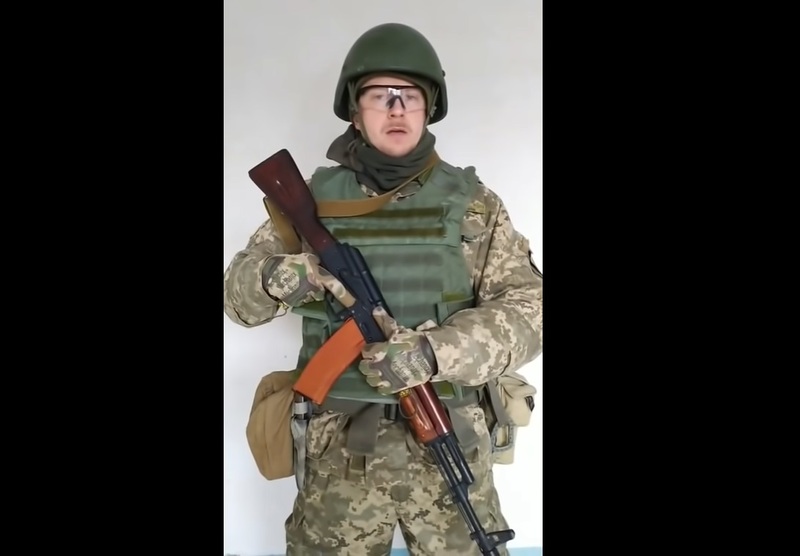 Українці різних професій беруть у руки зброю і йдуть захищати державу