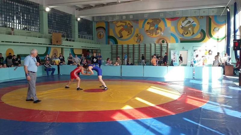 Понад 70 спортсменок у Хмельницькому змагалися за нагороди чемпіонату України з вільної боротьби