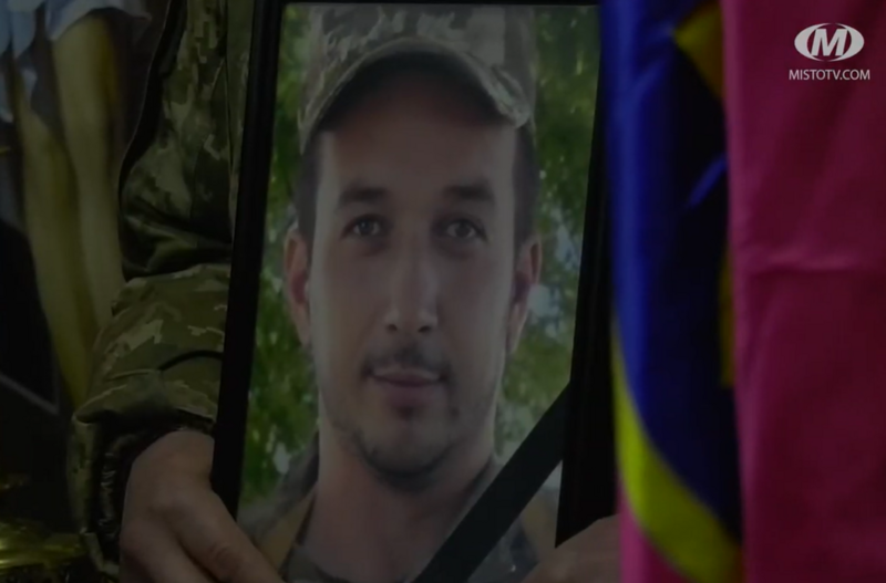 В останню земну дорогу провели загиблого захисника України Володимира Максимінчука