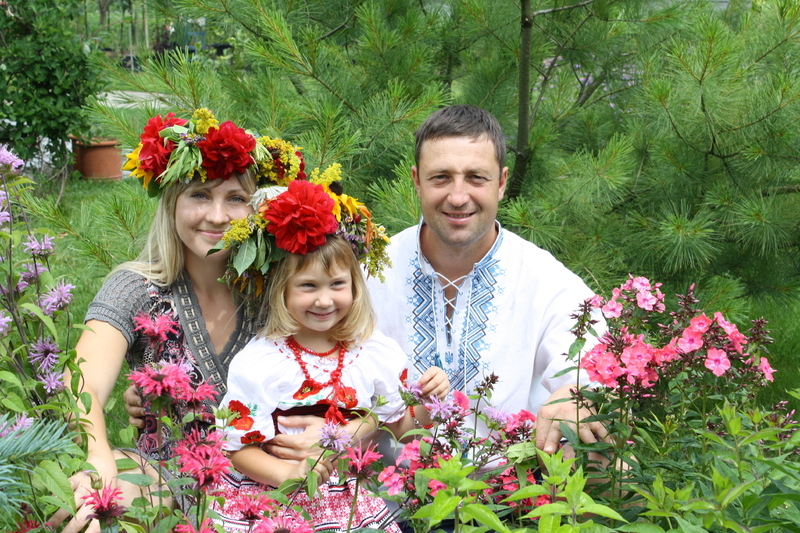 Він дуже любив землю і рослини, а найдужче – своїх дівчат: дружину Наталю і двох донечок – Іванку та Даринку