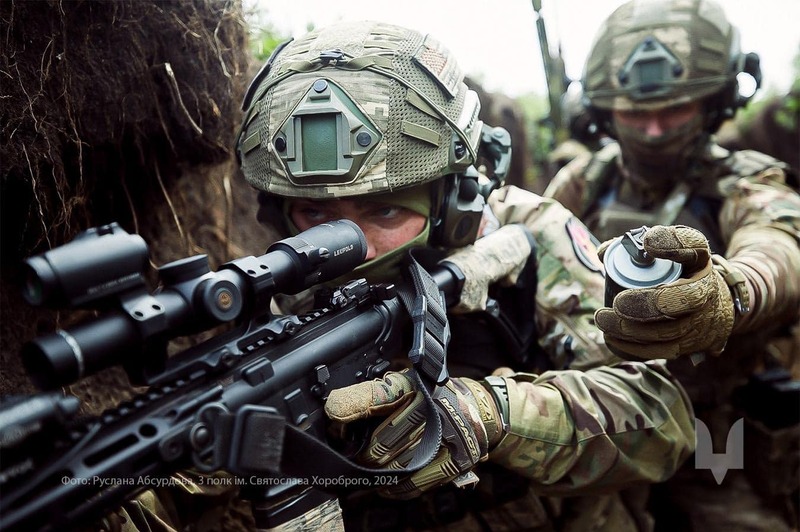 Українські воїни продовжують захищати Україну від навали окупантів