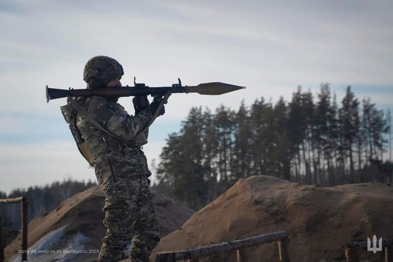 Захисники та захисниці мужньо боронять Україну